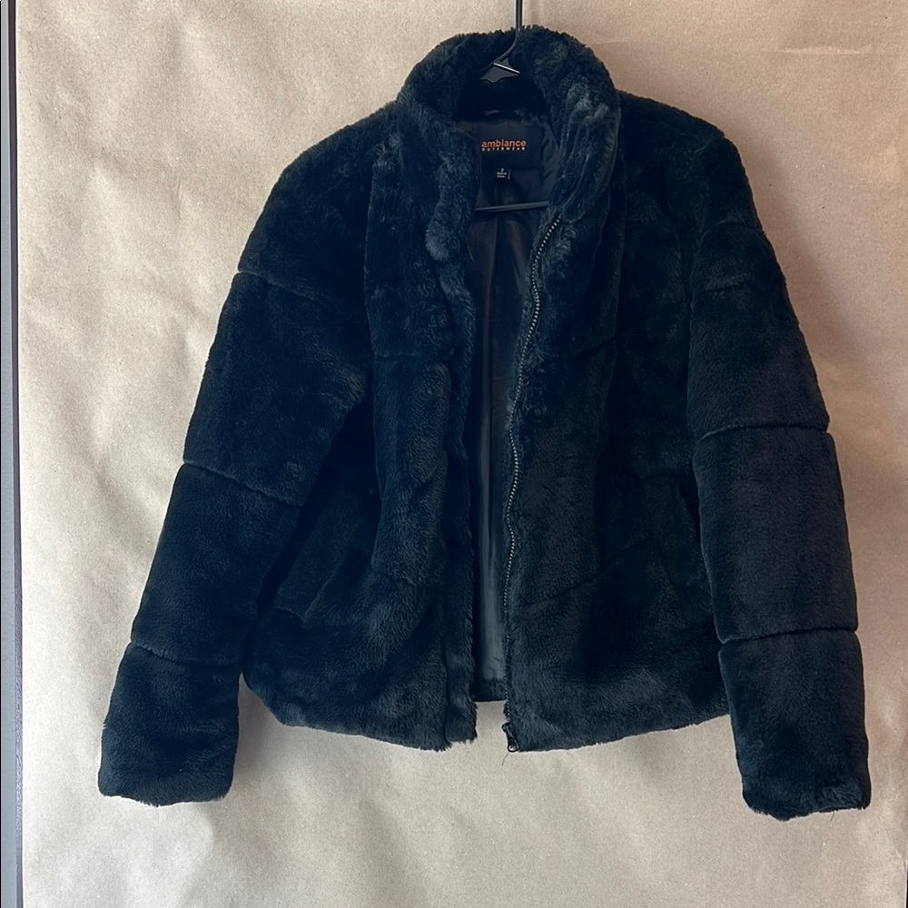 Ambience, black faux fur crop long sleeve full zip jacket size small CH